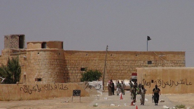 أنباء عن استيلاء مسلحين على معبر القائم العراقي قرب الحدود السورية
