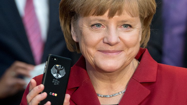هاتف جديد لميركل مزود بوسائل الحماية من التنصت