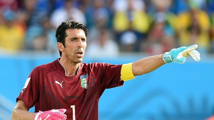 حارس منتخب إيطاليا يرفض انتقاد أداء زميله بالوتيلي 