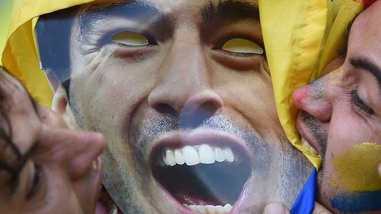 سواريز نادم على عضّ كييليني ويطلب منه الصفح