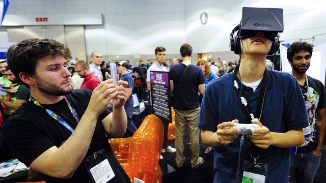 شركة Valve تعرض نموذجا جديدا من نظاراتها لمشاهدة الواقع الافتراضي