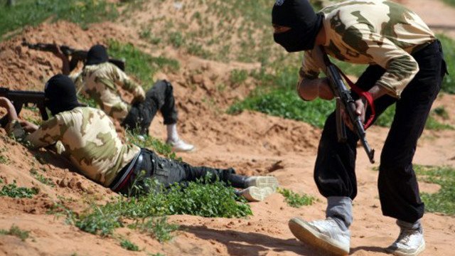 مقتل 634 شخصا في المعارك بين داعش والنصرة في دير الزور السورية