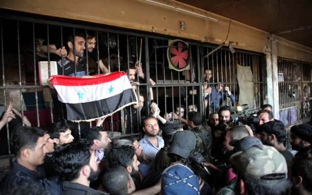 بدء الإفراج عن المعتقلين الذين شملهم العفو في سورية