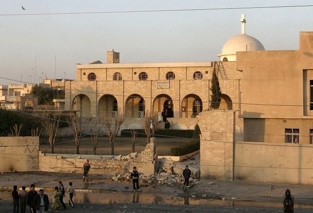 انباء عن حرق مسلحي "داعش" عدة كنائس وهدم قبر مؤرخ في الموصل
