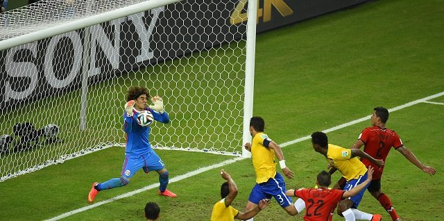 اللعب الجماعي يغيب عن البرازيل والمكسيك تقدم أداء جماعيا ومنظما