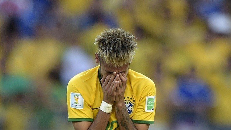 الفريق الطبي لمنتخب السامبا يطمئن عن حالة نيمار قبل مواجهة كولومبيا