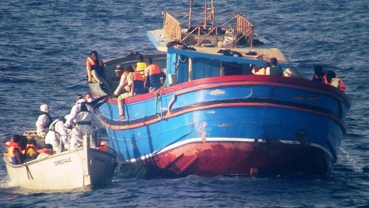 إيطاليا تنقذ وتستقبل أكثر من 800 لاجئ ومهاجر غير شرعي