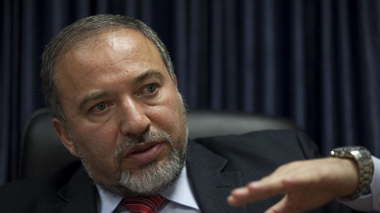 ليبرمان يعلن إنهاء تحالفه مع نتانياهو ويؤكد بقاءه في الحكومة