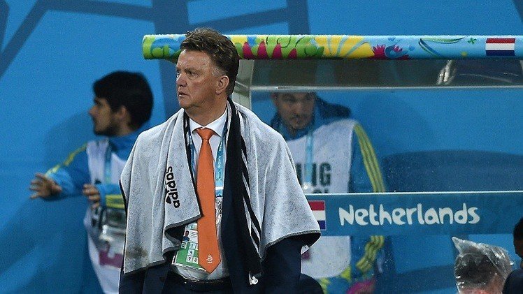 فان غال يعتبر نفسه سبب مهارة حارس الأرجنتين في صد الركلات الترجيحية 