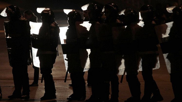 اشتباكات بين متظاهرين وقوات الأمن أمام السفارة الإسرائيلية في الأردن