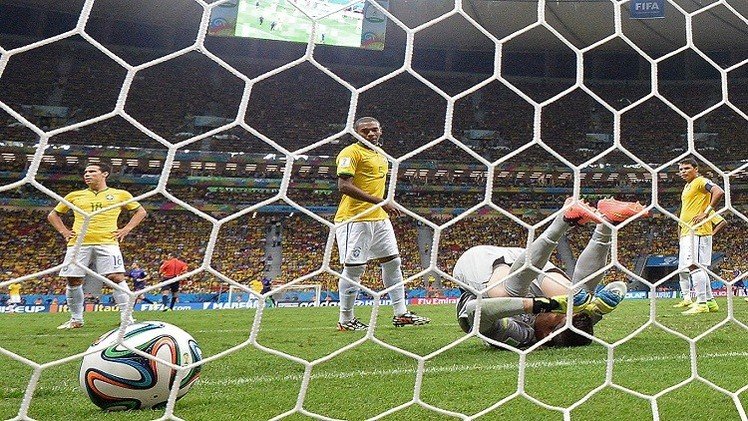 هولندا تطلق رصاصة الرحمة على المنتخب البرازيلي