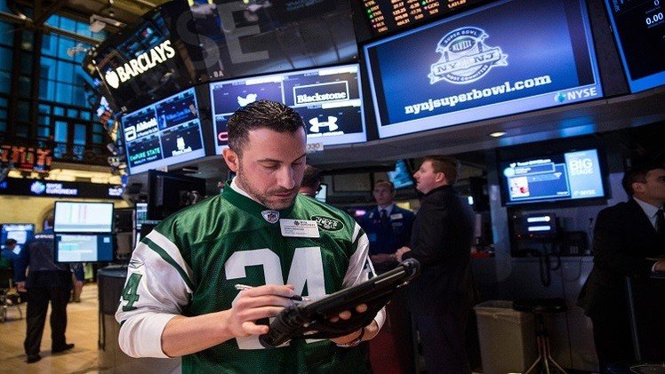 الأسهم الأمريكية تتراجع بعد فرض عقوبات إضافية ضد روسيا  