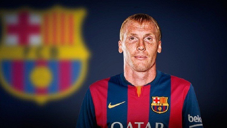 رسميا.. برشلونة يضم الفرنسي جيريمي ماثيو