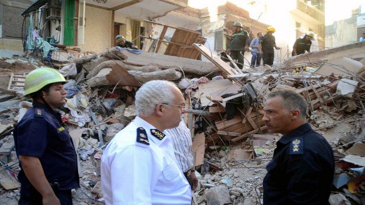 10 قتلى في انهيار مبنيين في القاهرة