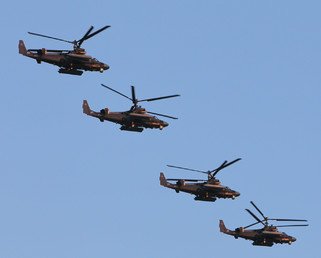  مروحيات "كا – 52" الروسية  تشارك في الاستعراض العسكري