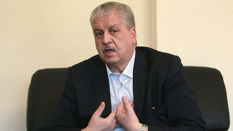 الجزائر تستبعد تدخلها العسكري لإنهاء الأزمة الليبية
