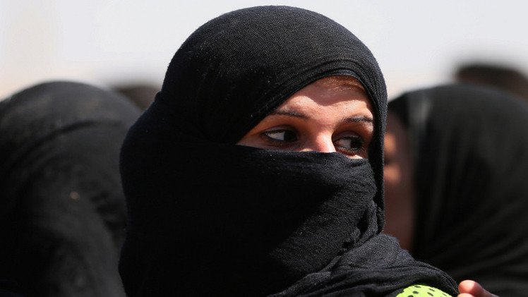 "الدولة الإسلامية" تفتح سوق نخاسة لبيع النساء الإيزيديات والمسيحيات