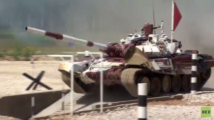 انطلاق سباق بياتلون الدبابات في موسكو