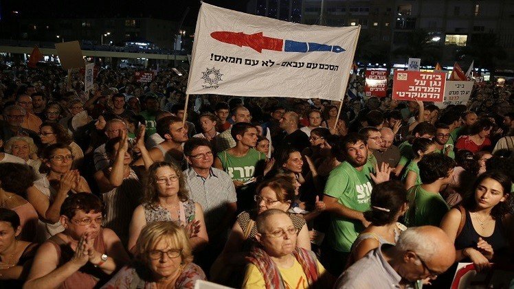 تل أبيب.. مظاهرة كبرى تطالب نتانياهو باستئناف التفاوض مع عباس (فيديو)