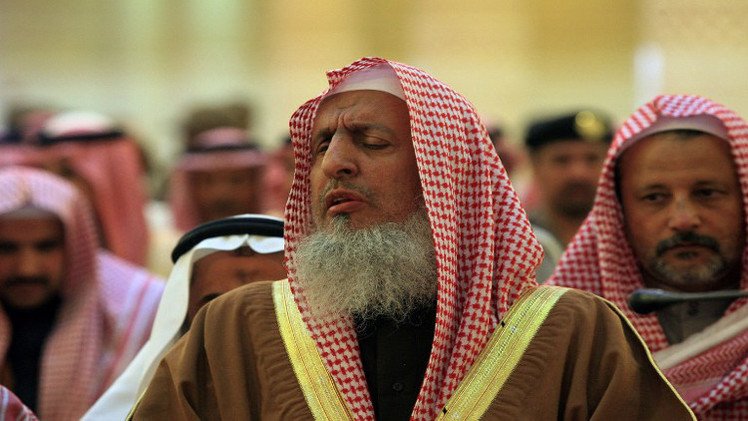 مفتي السعودية: "الدولة الإسلامية" و"القاعدة" جماعات خارجية لا تحسب على الإسلام