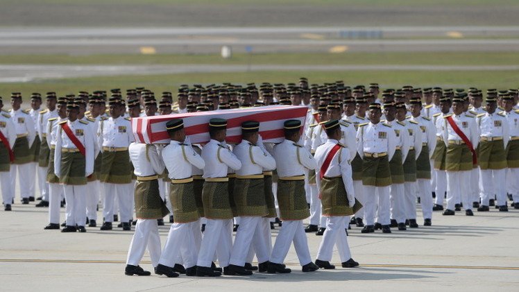 بالفيديو.. وصول رفات عدد من ضحايا "الماليزية" إلى كوالامبور 