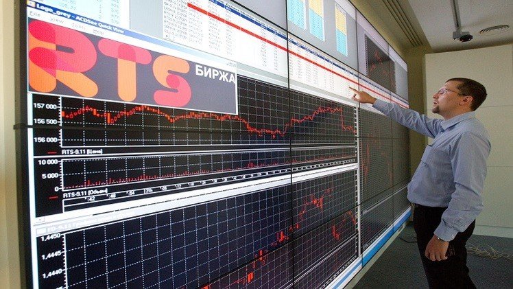 تراجع الأسهم الروسية مع تحذير موسكو من عرقلة قافلة مساعدات لأوكرانيا