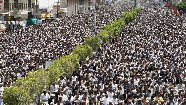 الحكومة اليمنية تعرض الاستقالة في غضون شهر لإنهاء احتجاجات الحوثيين