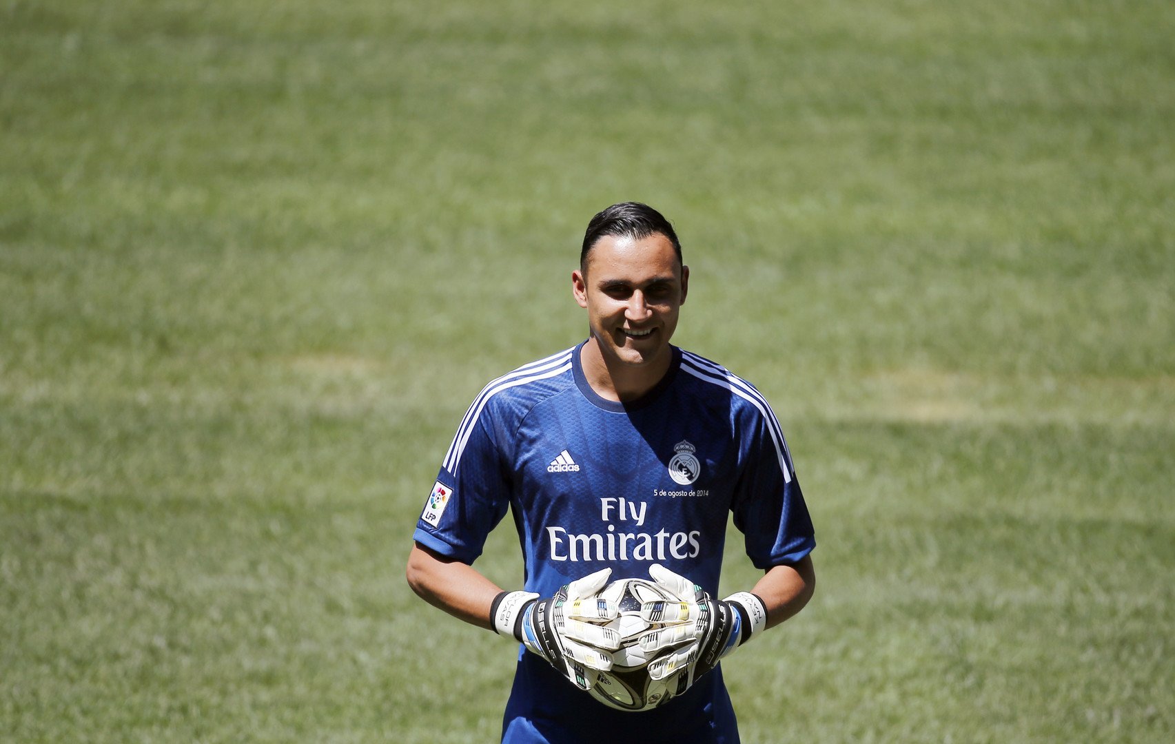 الحارس الكوستاريكي كيلور نافاس بقميص ريال مدريد رقم 13