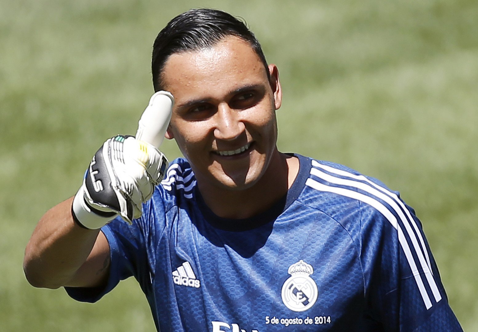 الحارس الكوستاريكي كيلور نافاس بقميص ريال مدريد رقم 13