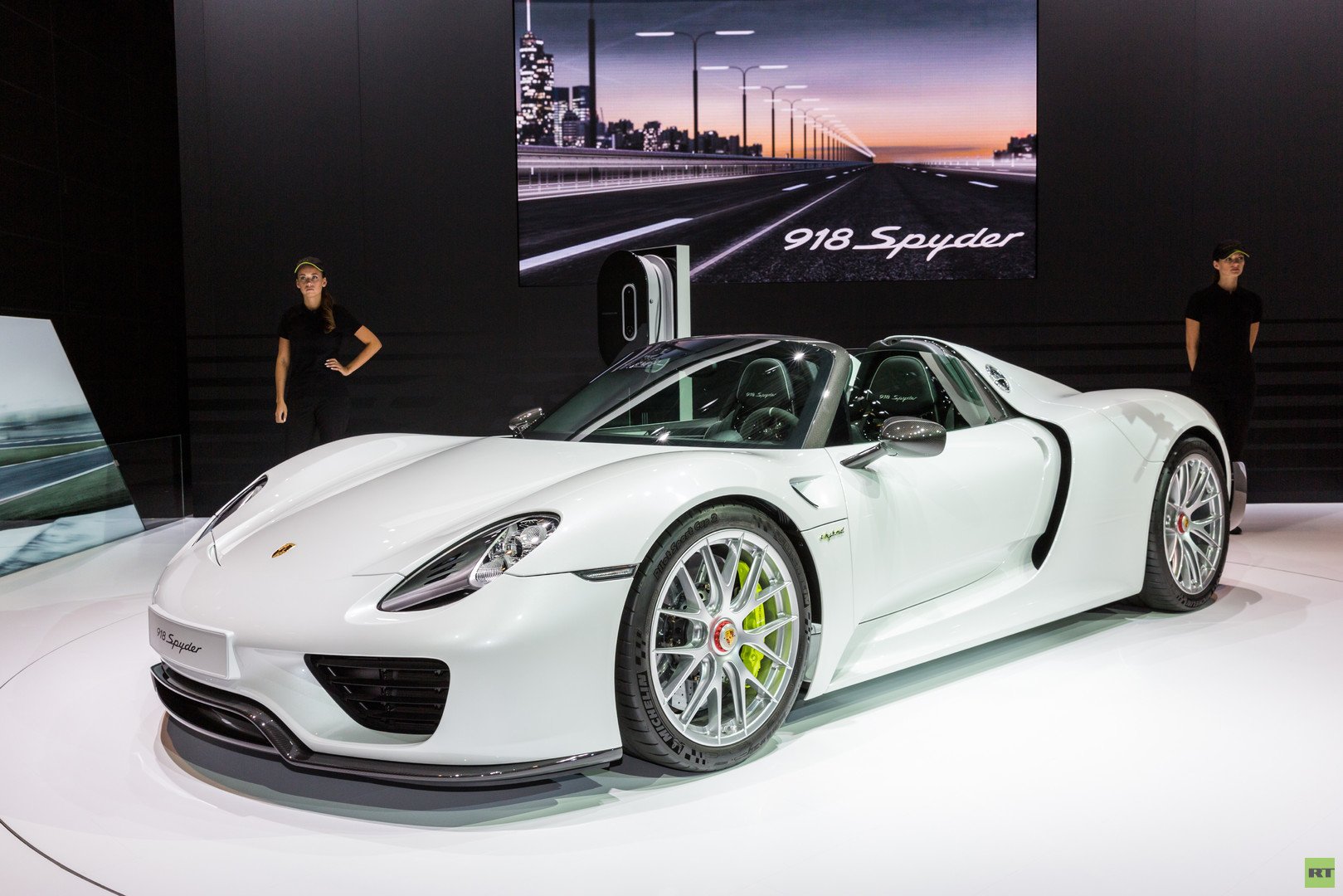 PORSCHE 918 SPYDER