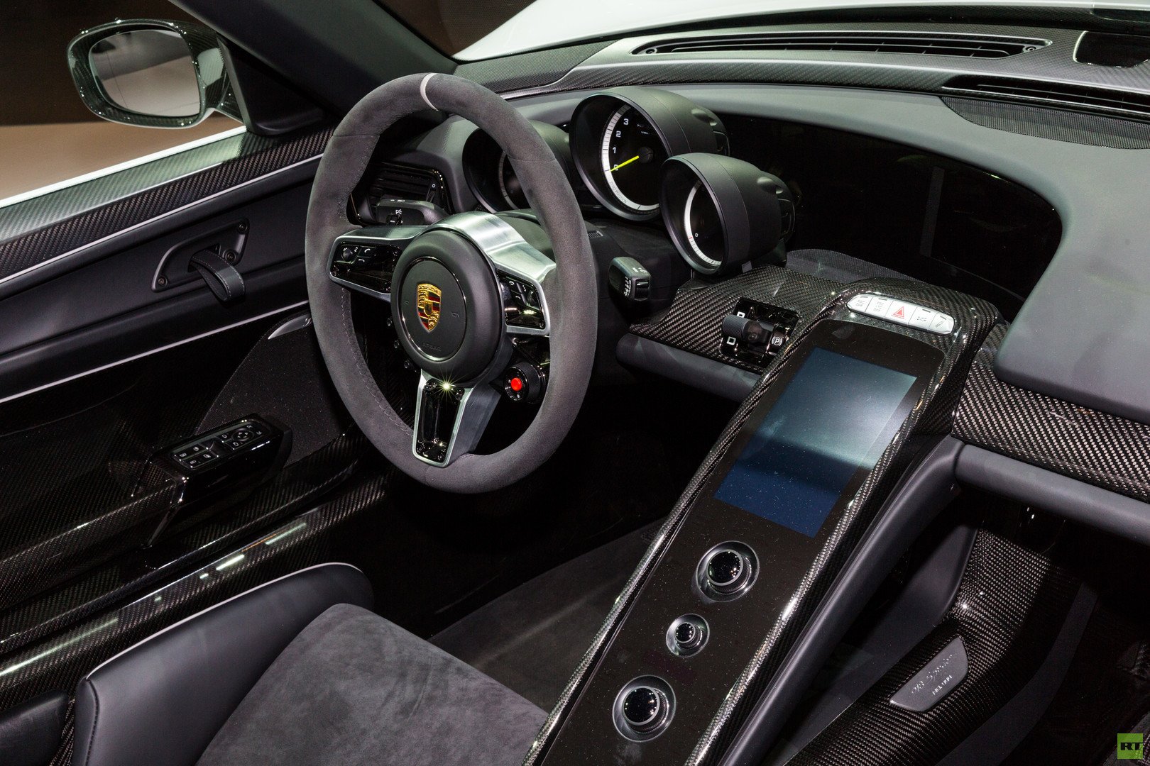 سيارة صالون PORSCHE 918 SPYDER