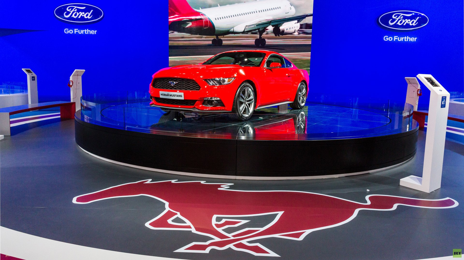 FORD MUSTANG
