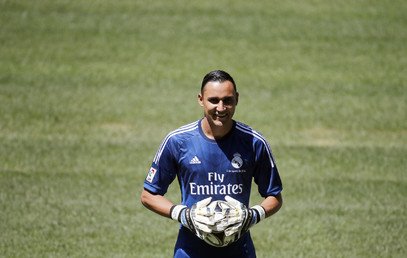 الحارس الكوستاريكي كيلور نافاس بقميص ريال مدريد رقم 13