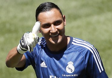 الحارس الكوستاريكي كيلور نافاس بقميص ريال مدريد رقم 13