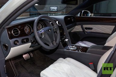 سيارة صالون BENTLEY FLYING SPUR V8  