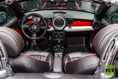 MINI JOHN COOPER WORCS ROADSTER صالون سيارة 