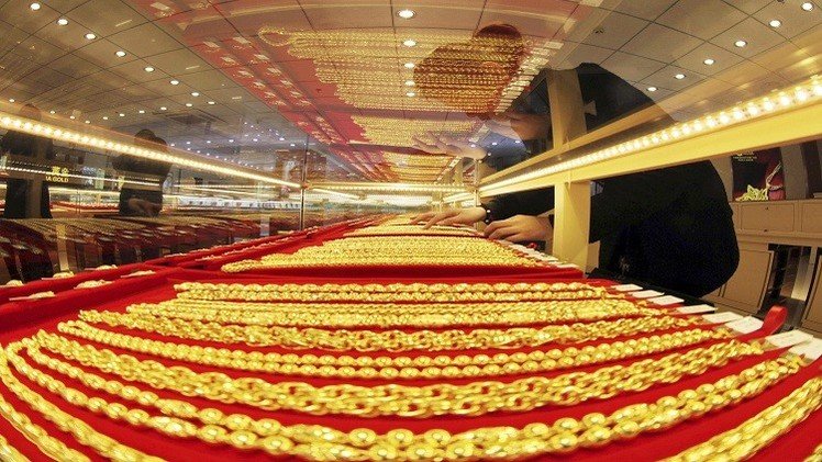 عقود الذهب تتراجع أكثر من 1% مع ارتفاع الأسهم والدولار
