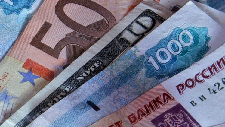 الروبل في حالة ترقب لقرار العقوبات الأوروبية الجديدة