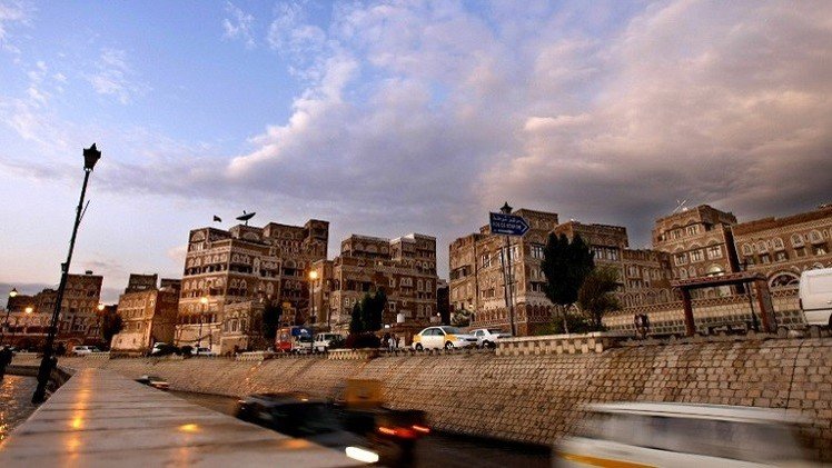 صحيفة: السعودية تغلق سفارتها في صنعاء وتجلي جميع موظفيها 
