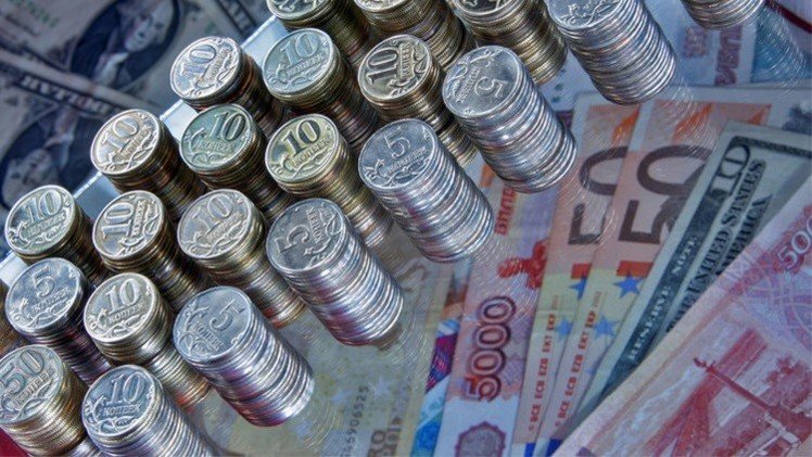 الروبل يرتفع بعد تأجيل تنفيذ العقوبات الأوروبية الإضافية
