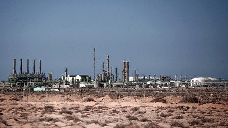 إنتاج ليبيا من النفط يتجاوز 800 ألف برميل يوميا