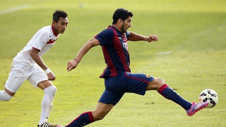 بالفيديو .. سواريز يحرز باكورة أهدافه مع برشلونة