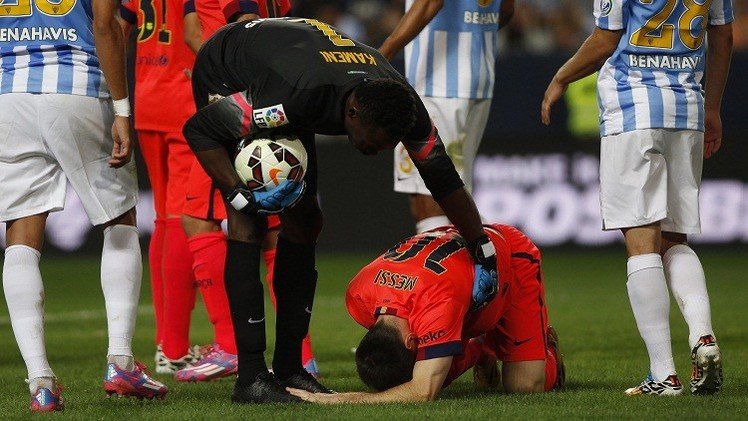 بالفيديو .. ميسي يسقط كأوراق الشجر في الخريف