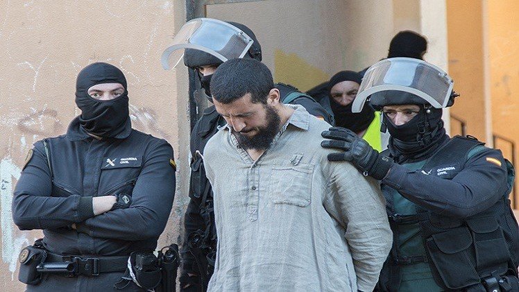 إسبانيا تعتقل 9 مشتبهين بالتعامل مع "الدولة الإسلامية"