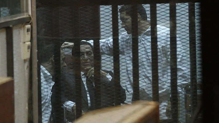 إرجاء النطق بالحكم على الرئيس المصري الأسبق حسني مبارك إلى 29 نوفمبر المقبل