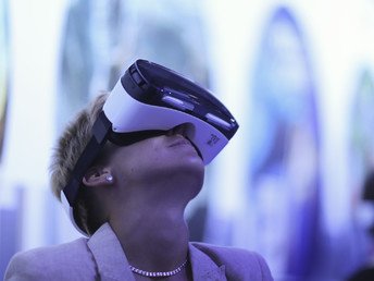 خوذة افتراضية Samsung Gear VR