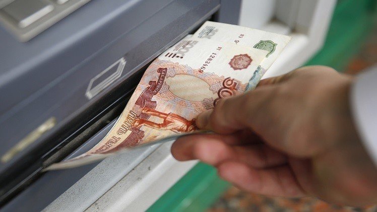 الروبل ينخفض على خلفية هبوط أسعار النفط