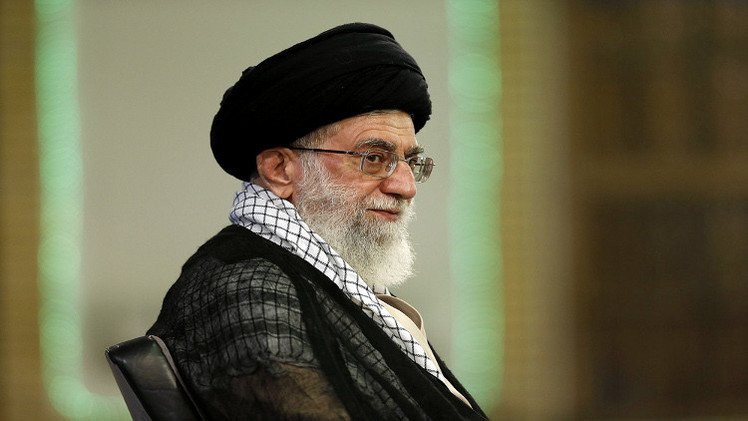 خامنئي يؤكد ضرورة التفريق بين الإسلام الأصيل والإسلام الأمريكي
