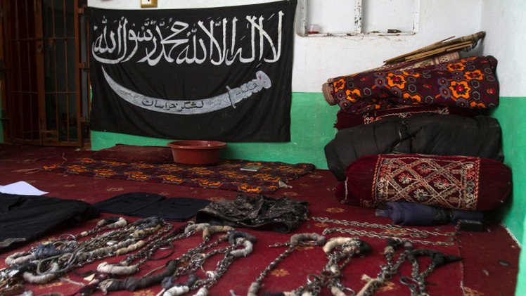 طالبان الباكستانية تعلن ولاءها لتنظيم "الدولة" وتطالبه بتنحية خلافاته 