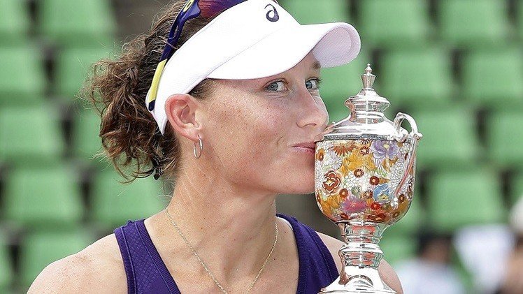 ستوسور تحتفظ بلقب بطلة دورة أوساكا